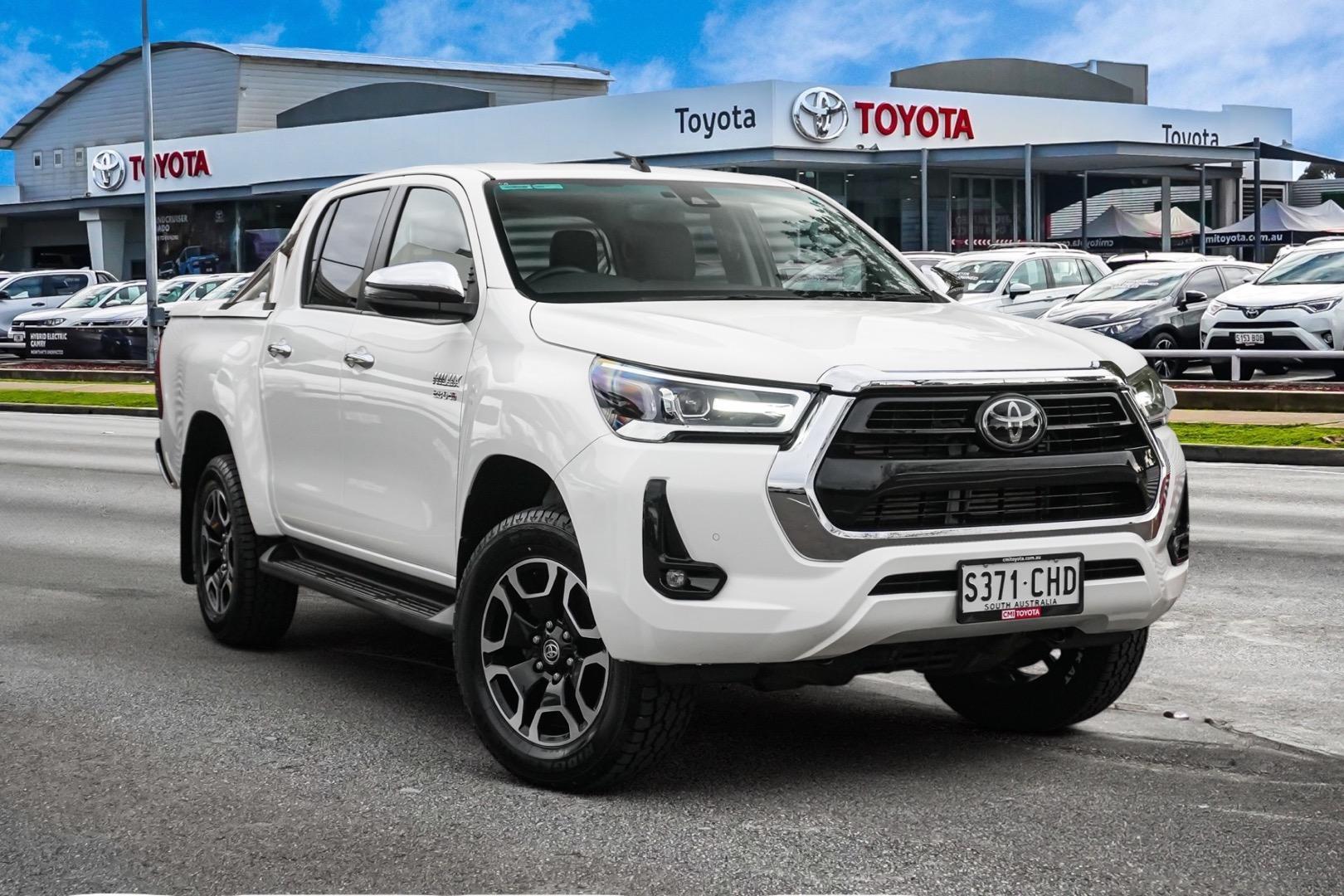 2020 Toyota Hilux SR5 in White