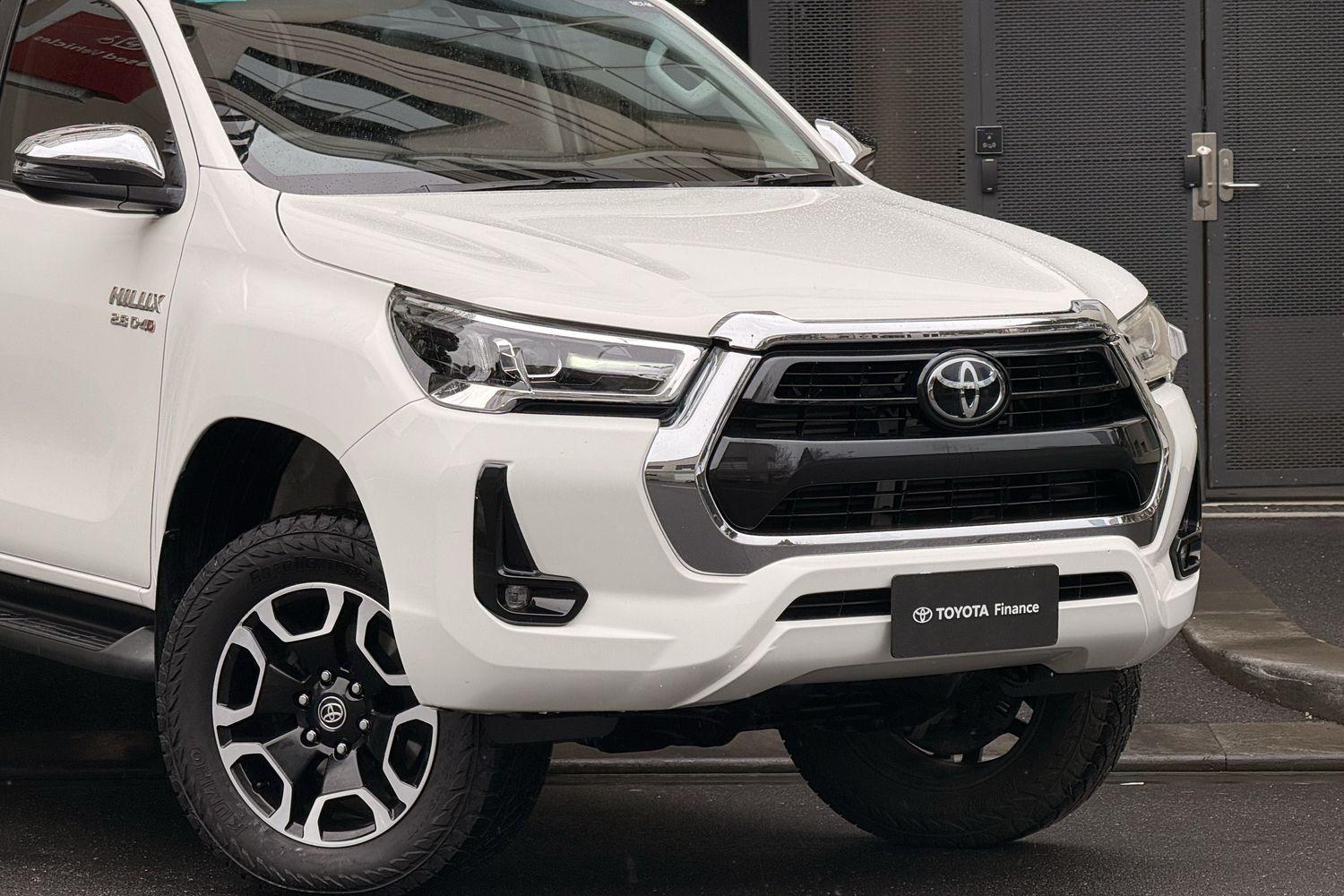 2021 Toyota Hilux SR5 in White