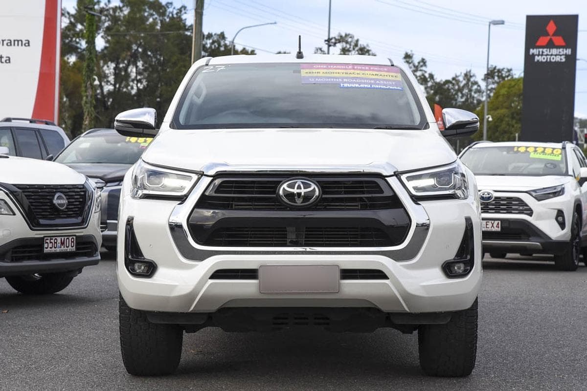 2021 Toyota Hilux SR5 in White