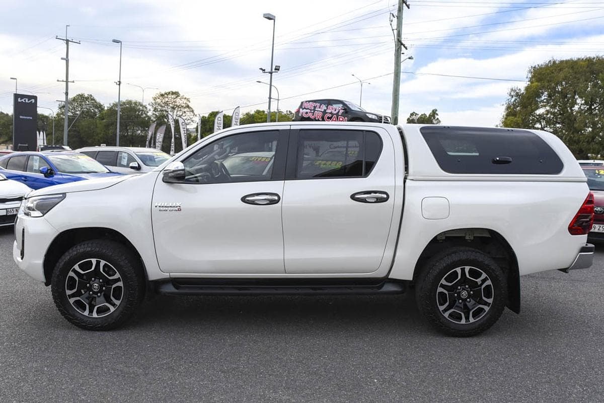 2021 Toyota Hilux SR5 in White
