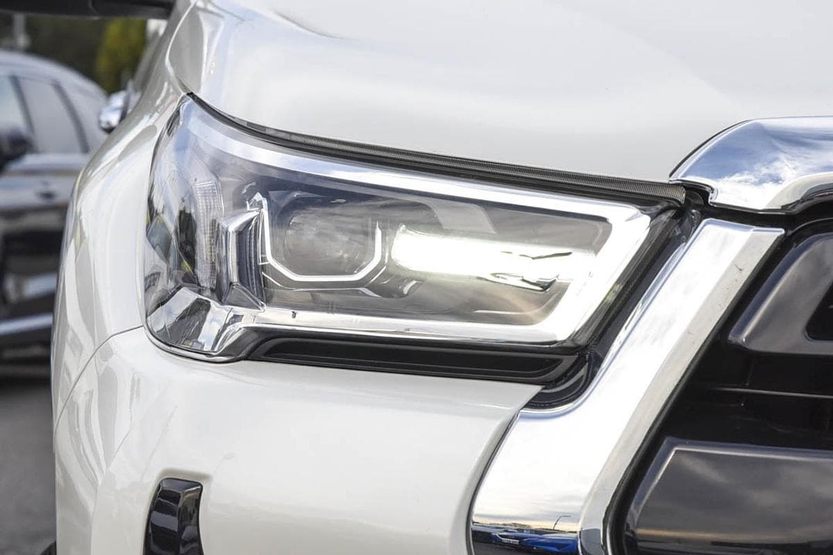 2021 Toyota Hilux SR5 in White