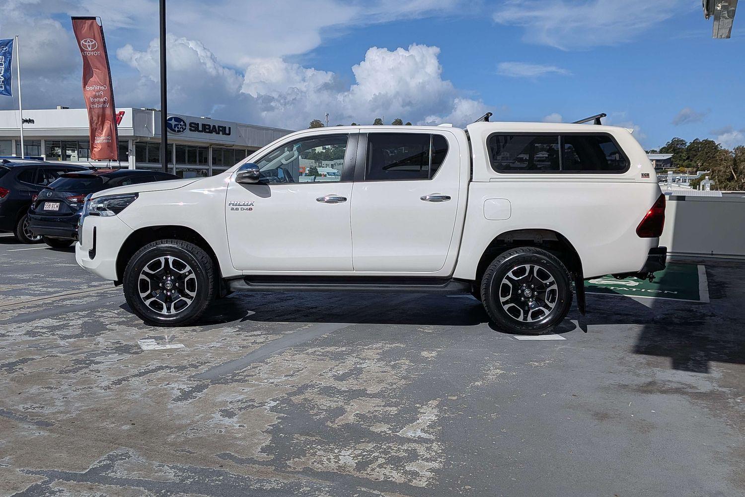 2021 Toyota Hilux SR5 in White
