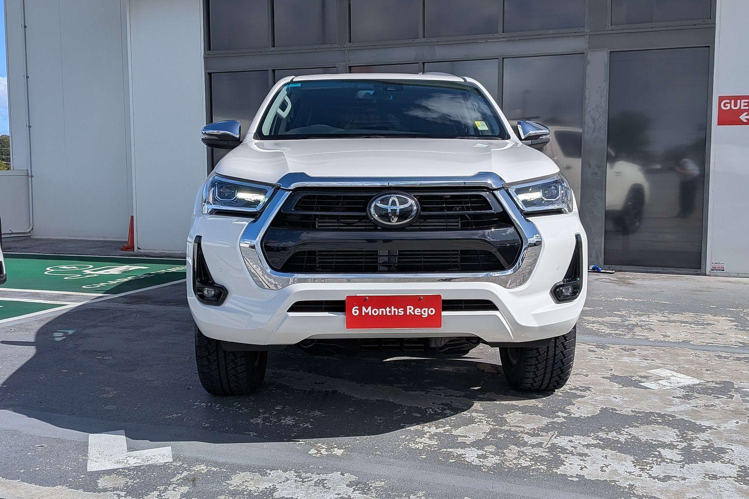 2021 Toyota Hilux SR5 in White
