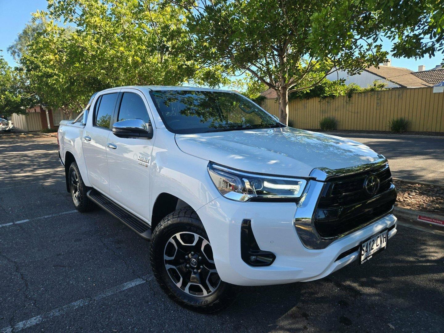 2023 Toyota Hilux SR5 in White