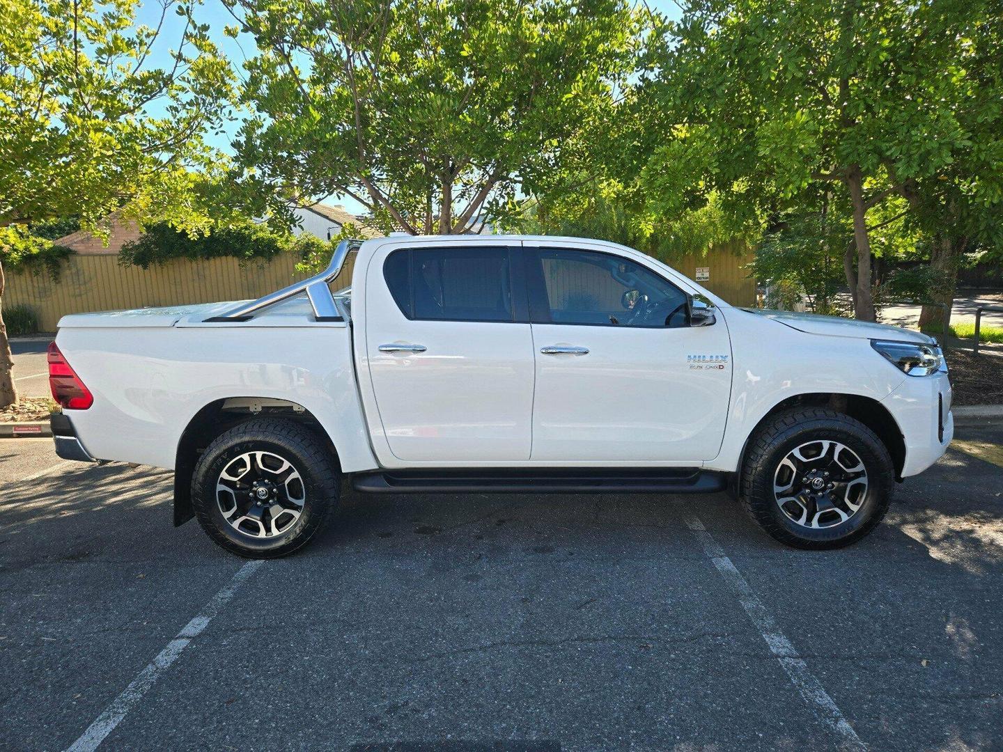 2023 Toyota Hilux SR5 in White