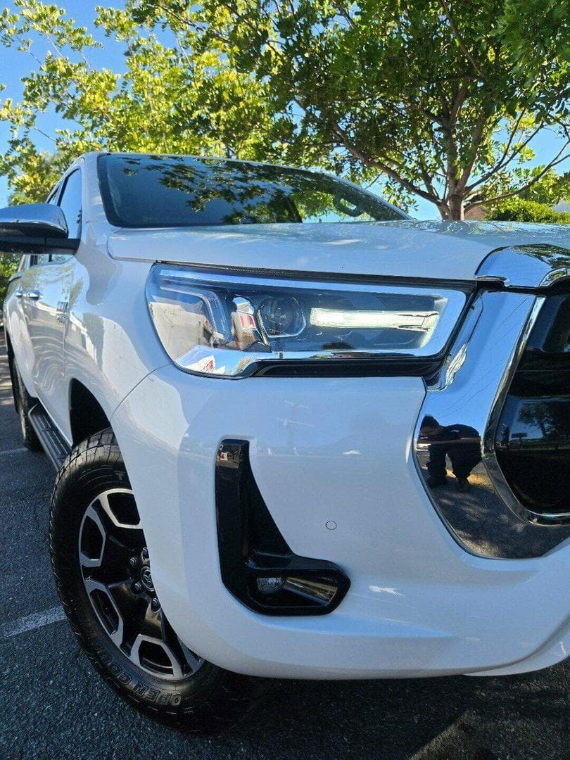 2023 Toyota Hilux SR5 in White