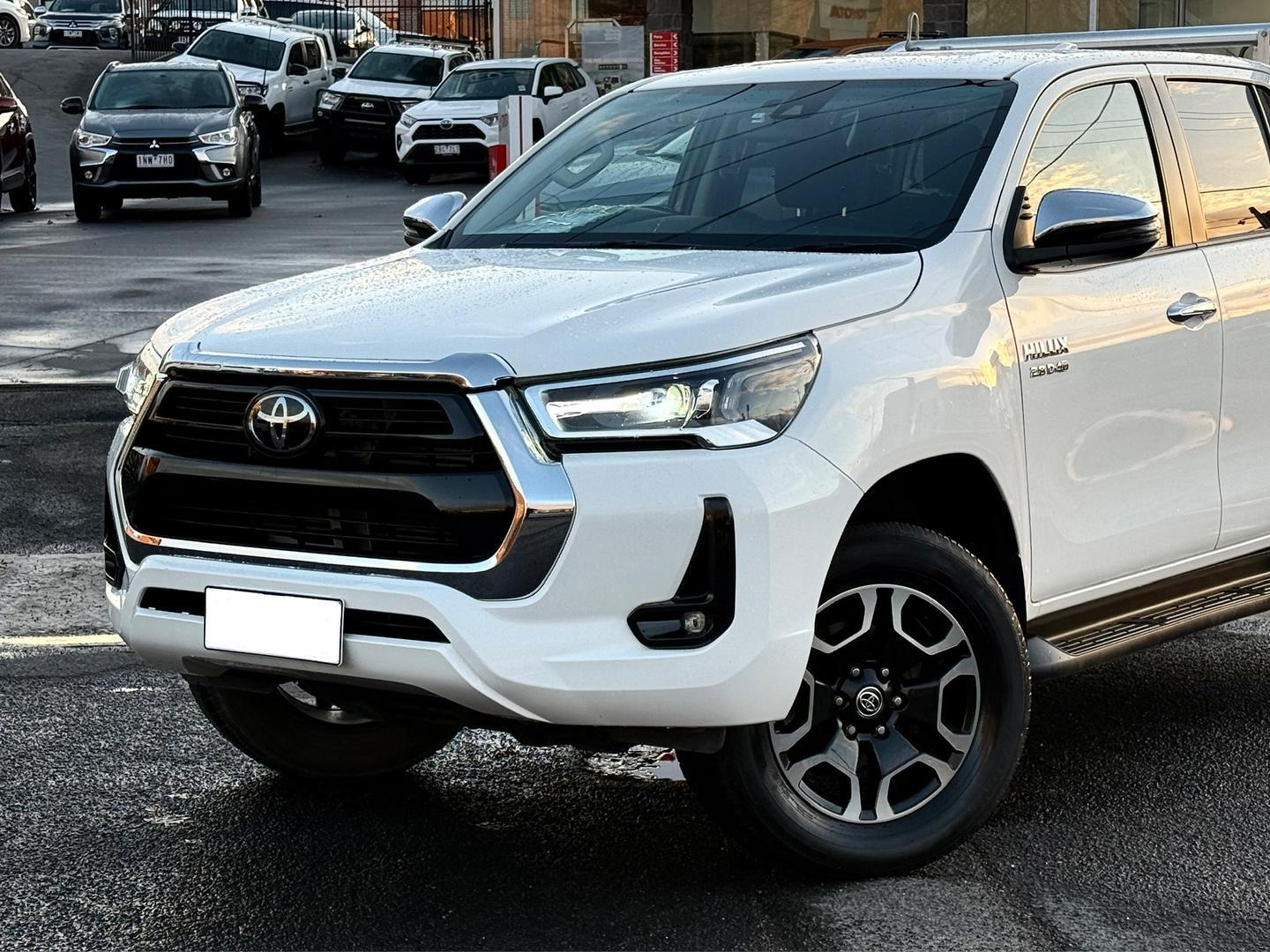 2023 Toyota Hilux SR5 in White