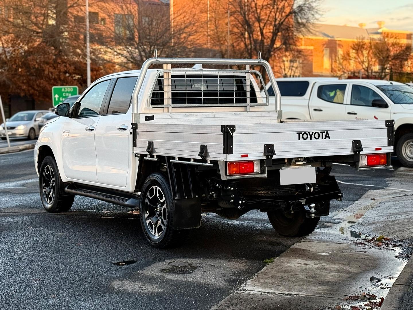 2023 Toyota Hilux SR5 in White