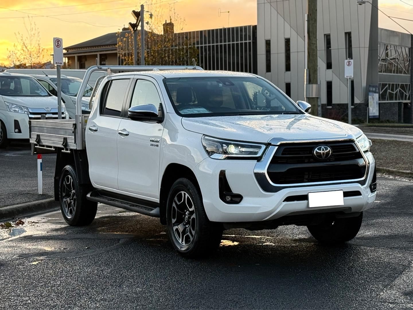 2023 Toyota Hilux SR5 in White