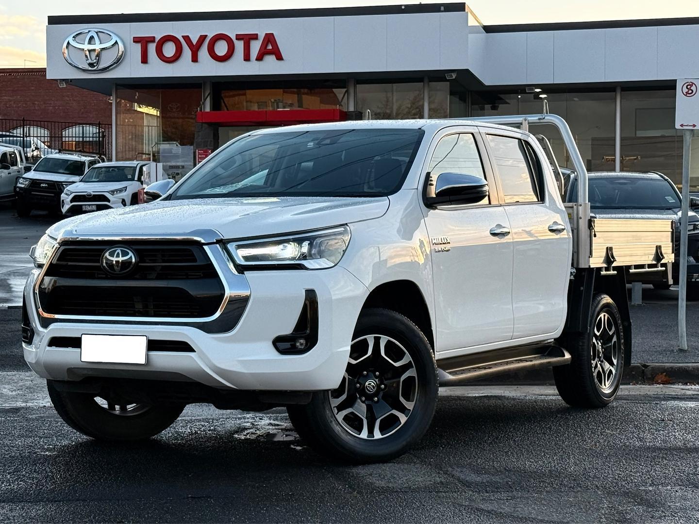 2023 Toyota Hilux SR5 in White