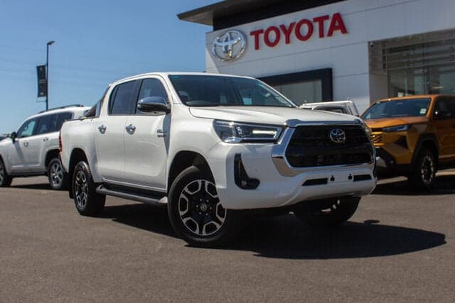 2023 Toyota Hilux SR5 in White