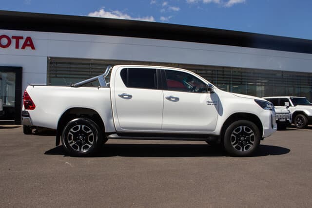 2023 Toyota Hilux SR5 in White