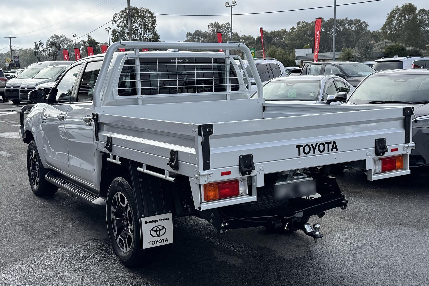 2023 Toyota Hilux SR5 in White