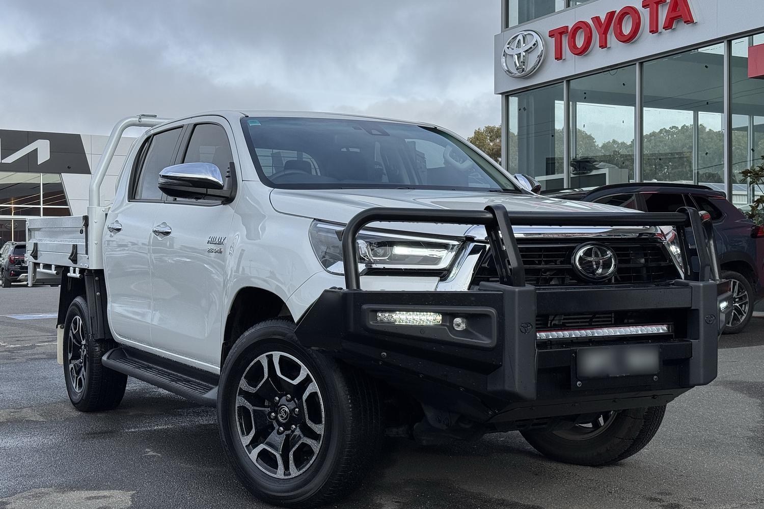 2023 Toyota Hilux SR5 in White