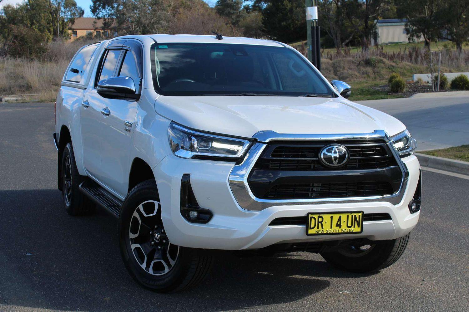2020 Toyota Hilux SR5 in White
