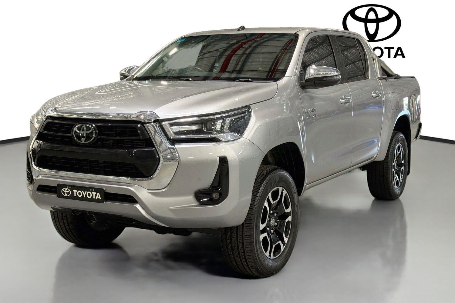 2021 Toyota Hilux SR5 in Silver