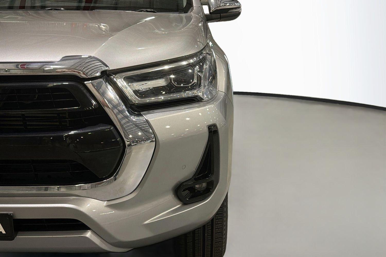 2021 Toyota Hilux SR5 in Silver