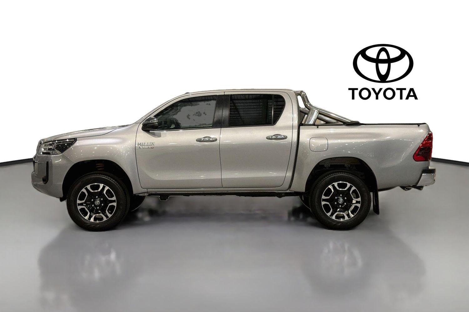 2021 Toyota Hilux SR5 in Silver