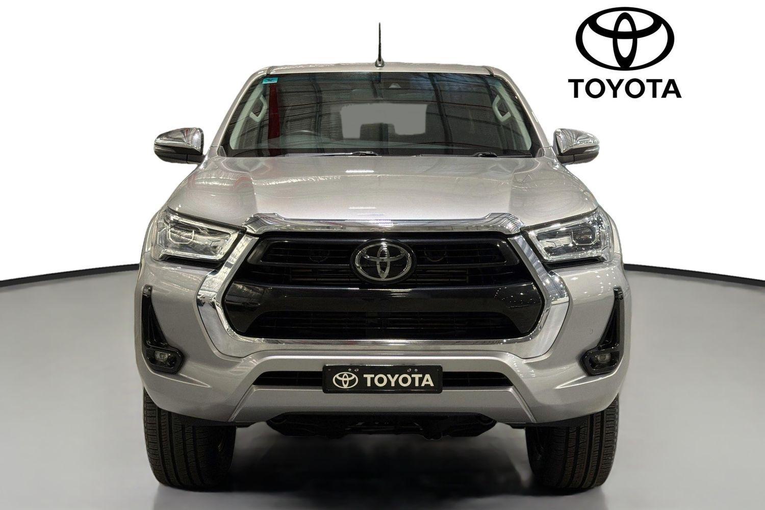 2021 Toyota Hilux SR5 in Silver