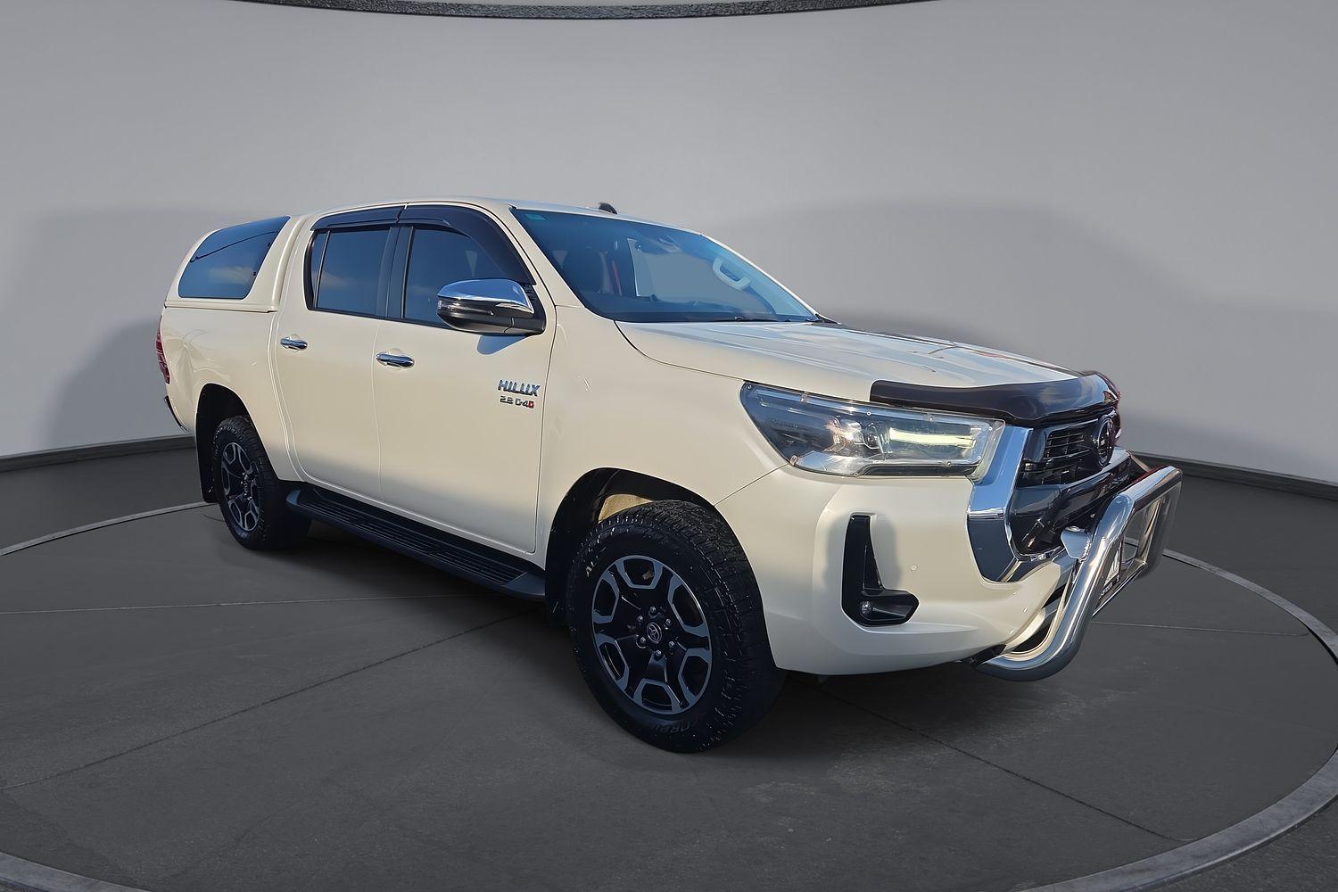 2021 Toyota Hilux SR5 in White