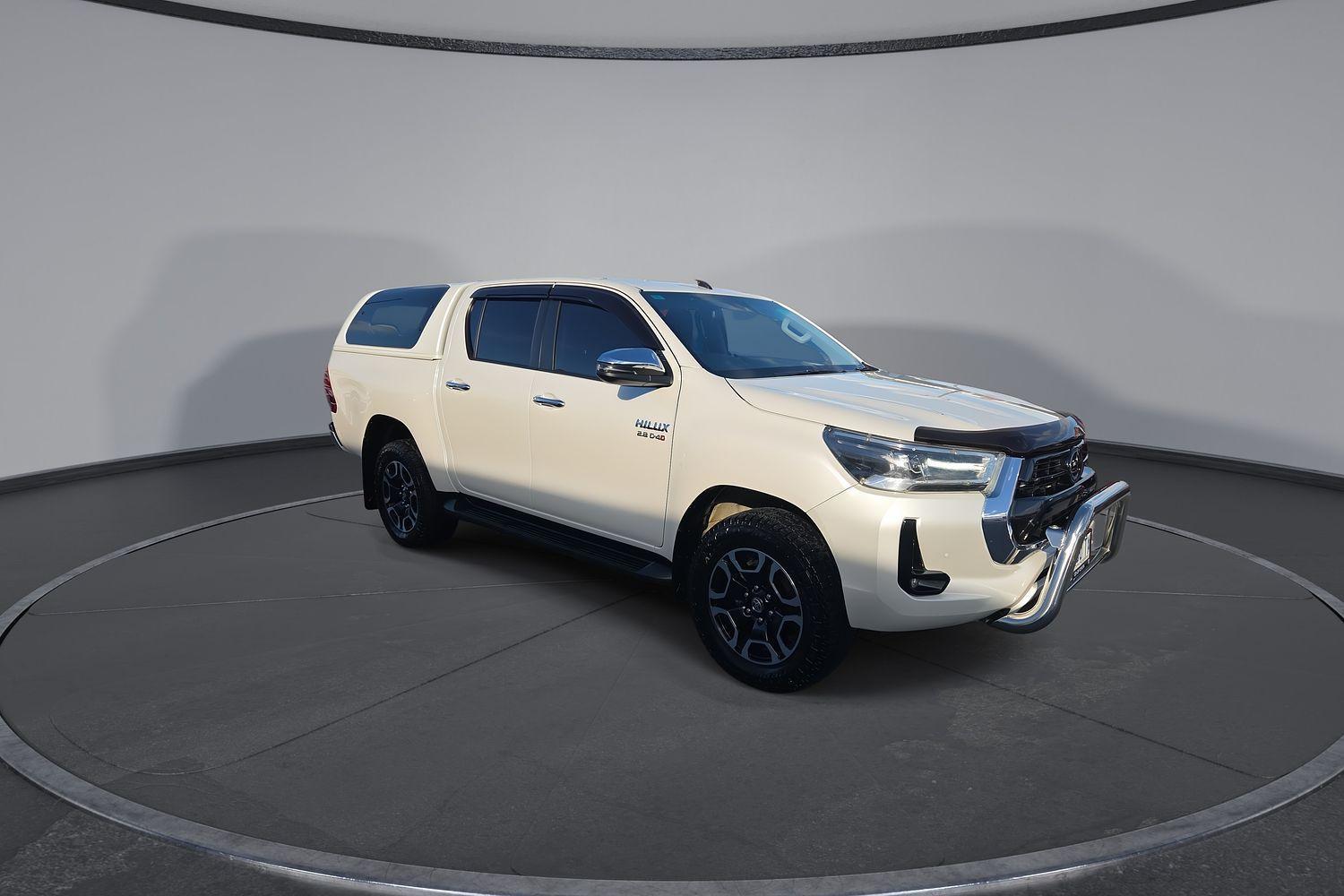 2021 Toyota Hilux SR5 in White
