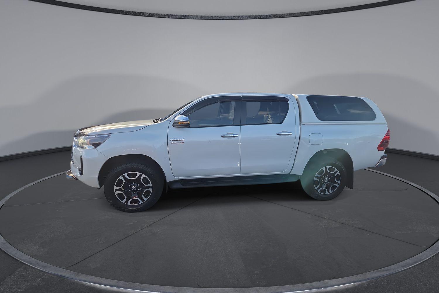 2021 Toyota Hilux SR5 in White