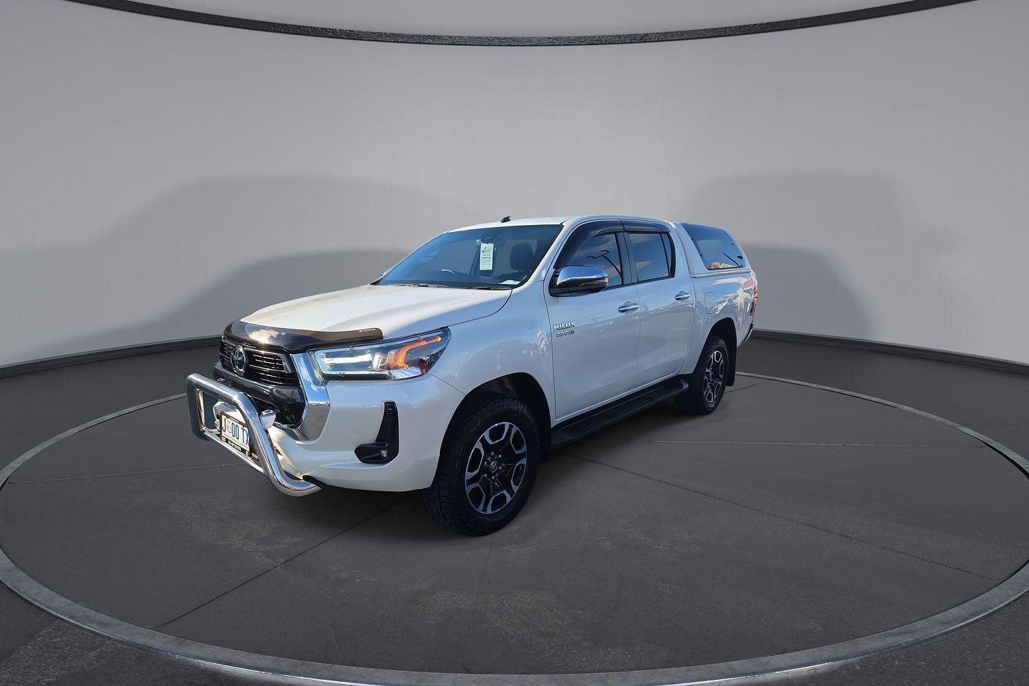 2021 Toyota Hilux SR5 in White