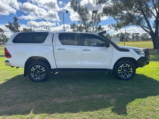 2021 Toyota Hilux SR5 in White
