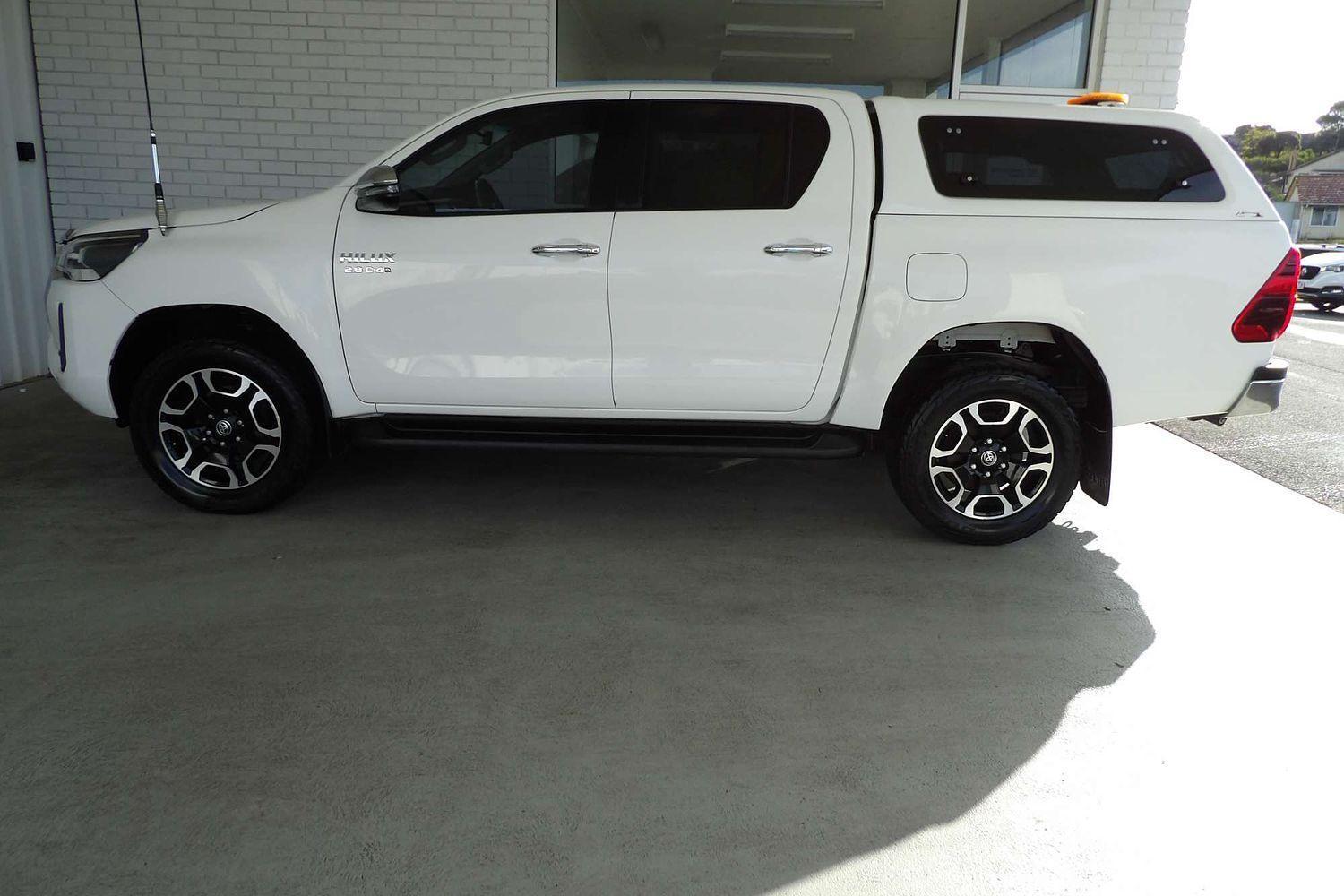 2021 Toyota Hilux SR5 in White