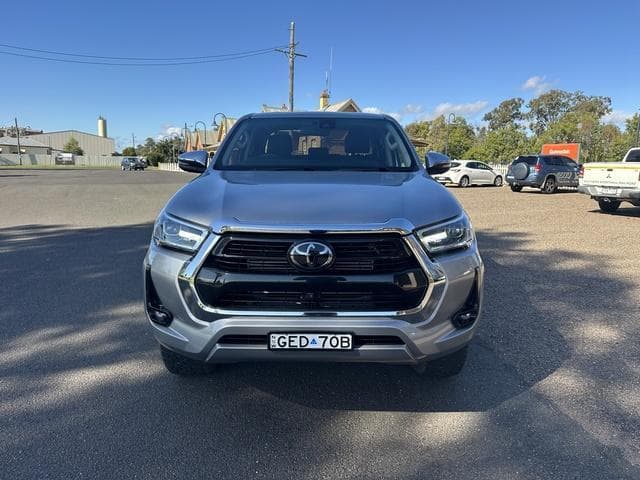 2023 Toyota Hilux SR5 in Silver