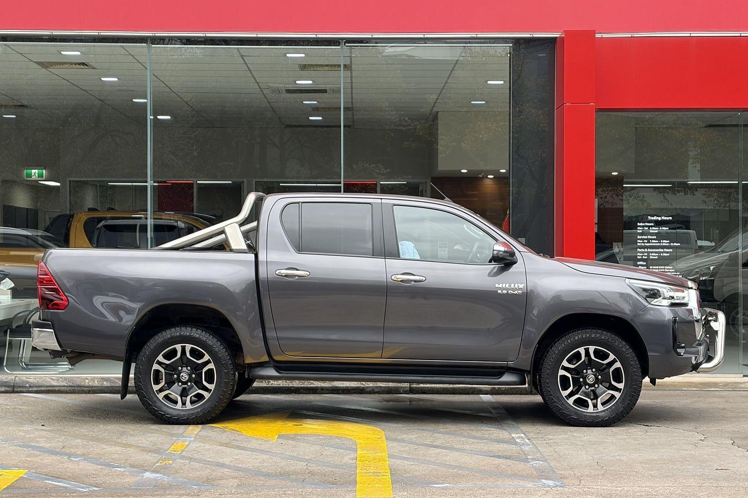 2021 Toyota Hilux SR5 in Silver