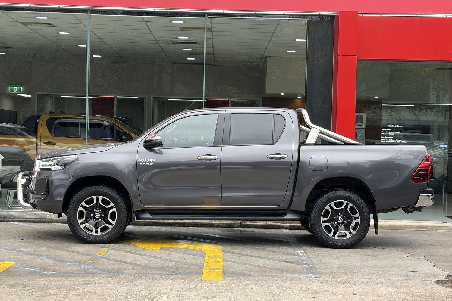 2021 Toyota Hilux SR5 in Silver