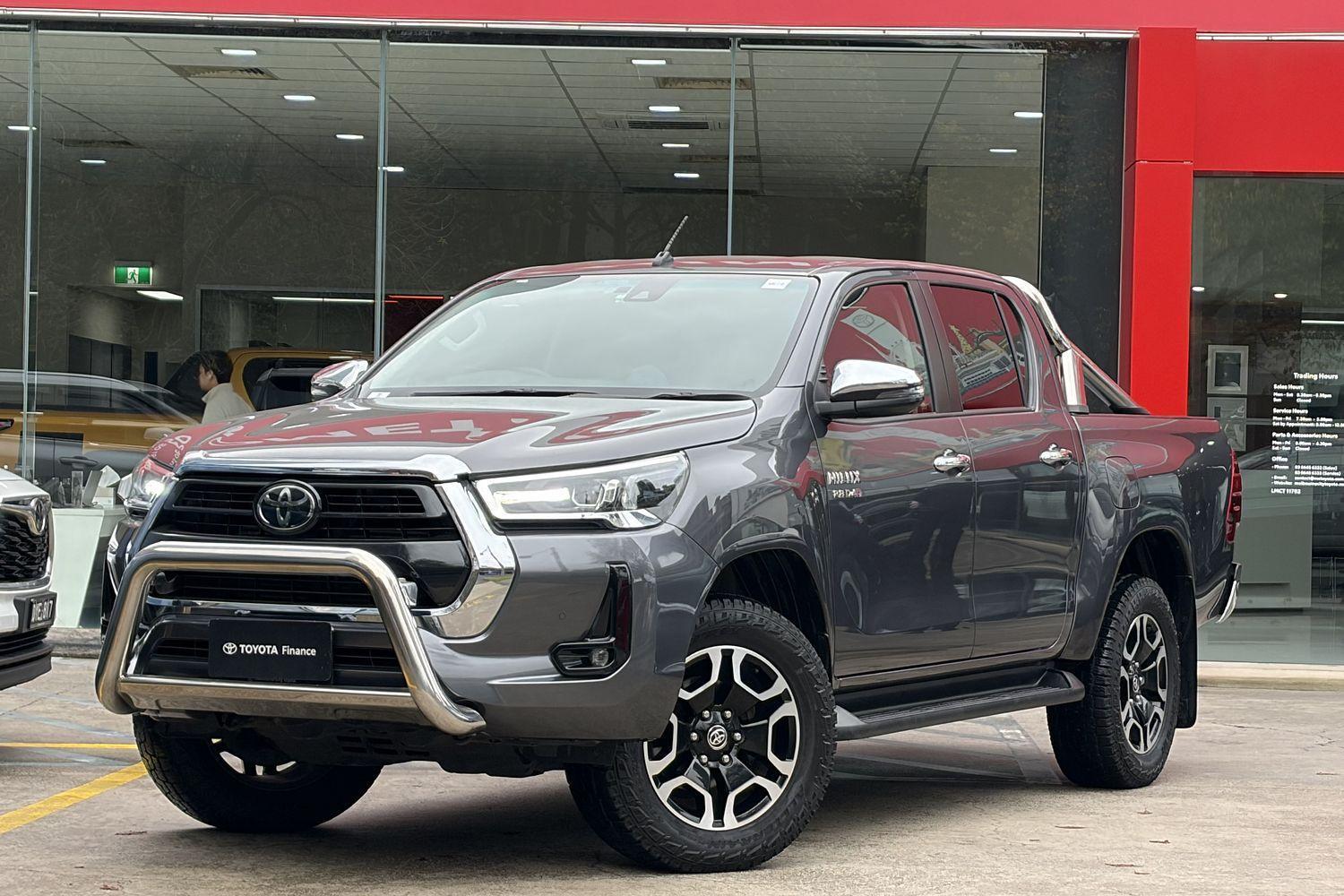 2021 Toyota Hilux SR5 in Silver