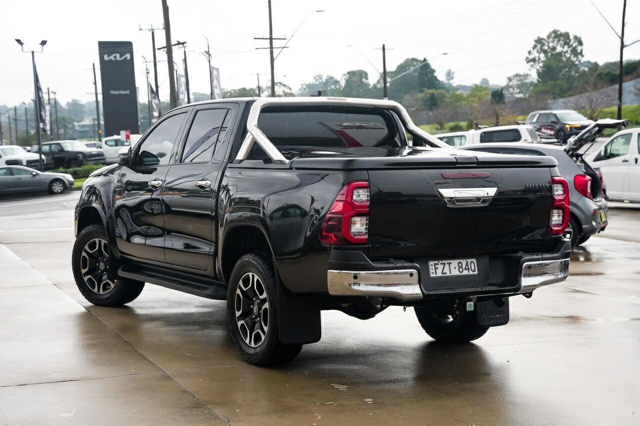 2022 Toyota Hilux SR5 in Black