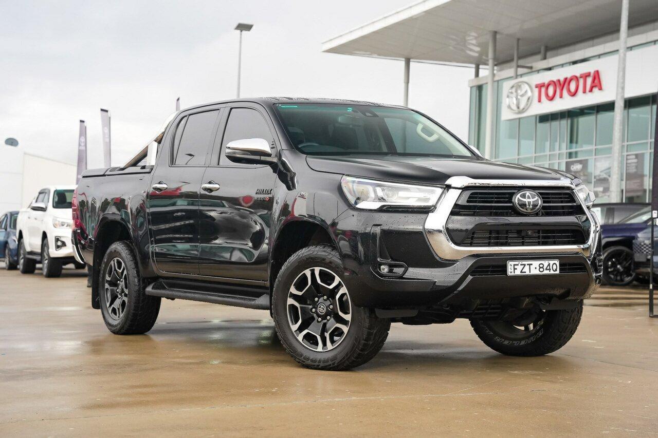 2022 Toyota Hilux SR5 in Black
