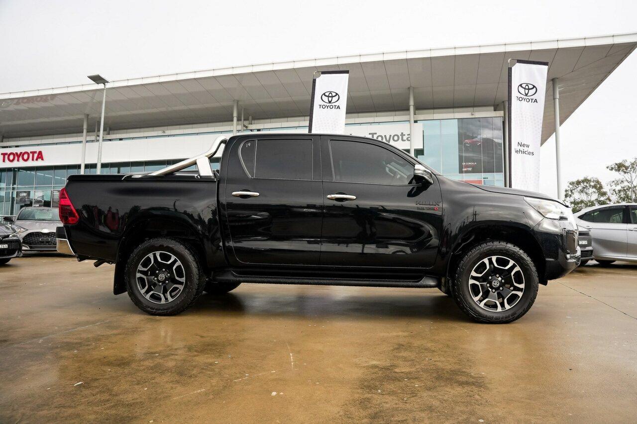 2022 Toyota Hilux SR5 in Black