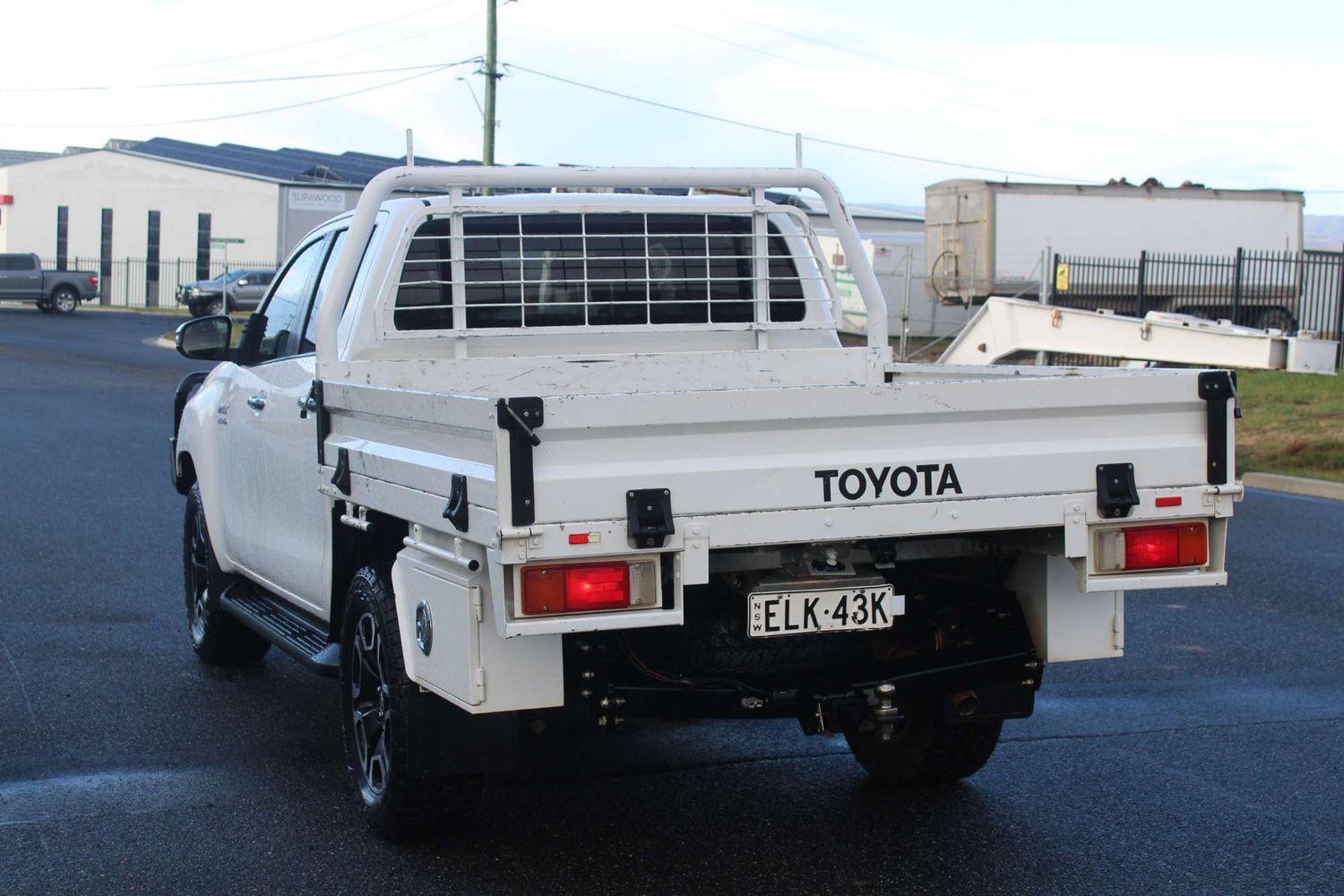 2020 Toyota Hilux SR5 in White