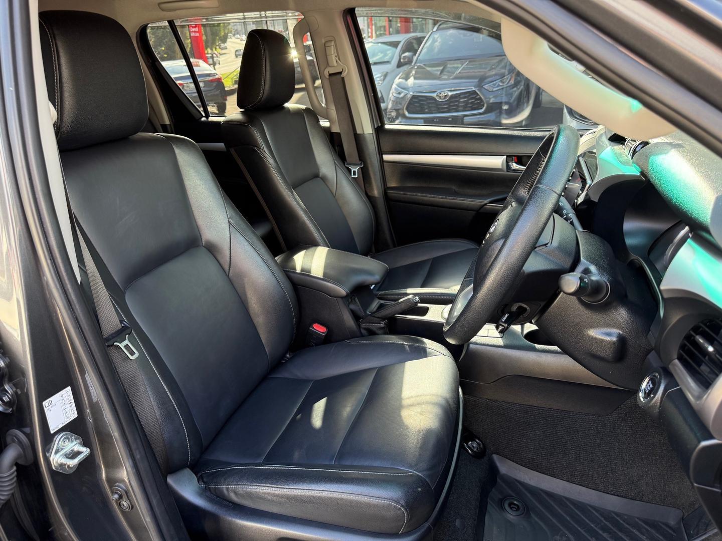 2021 Toyota Hilux SR5 in Silver
