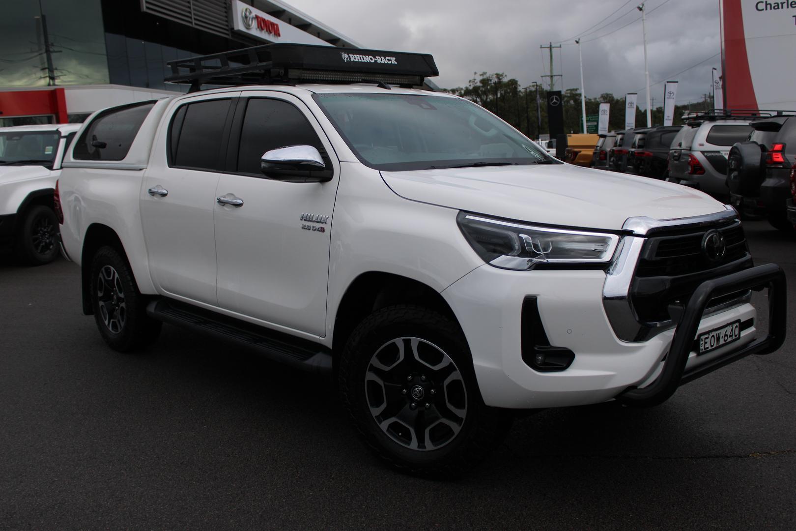 2021 Toyota Hilux SR5 in White