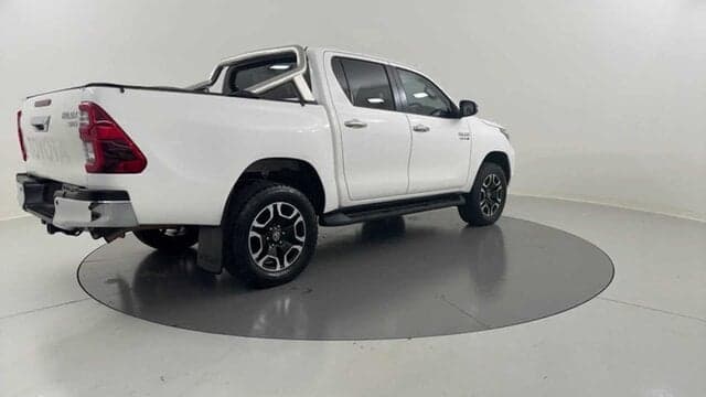 2021 Toyota Hilux SR5 in White