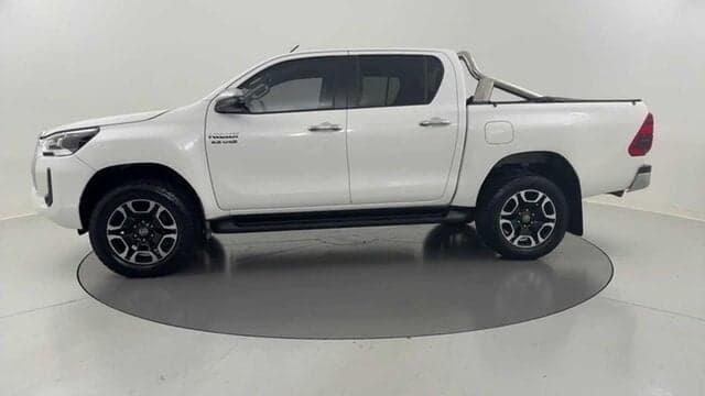 2021 Toyota Hilux SR5 in White