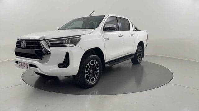 2021 Toyota Hilux SR5 in White