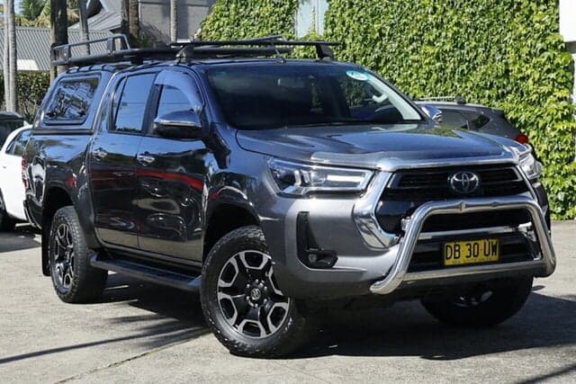 2021 Toyota Hilux SR5 in Silver
