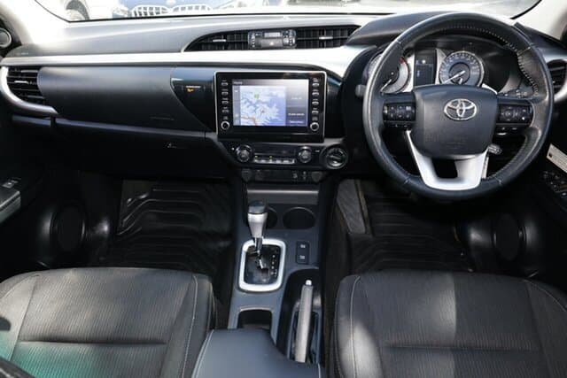 2021 Toyota Hilux SR5 in Silver