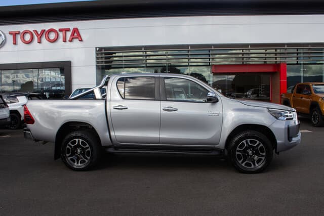 2021 Toyota Hilux SR5 in Silver