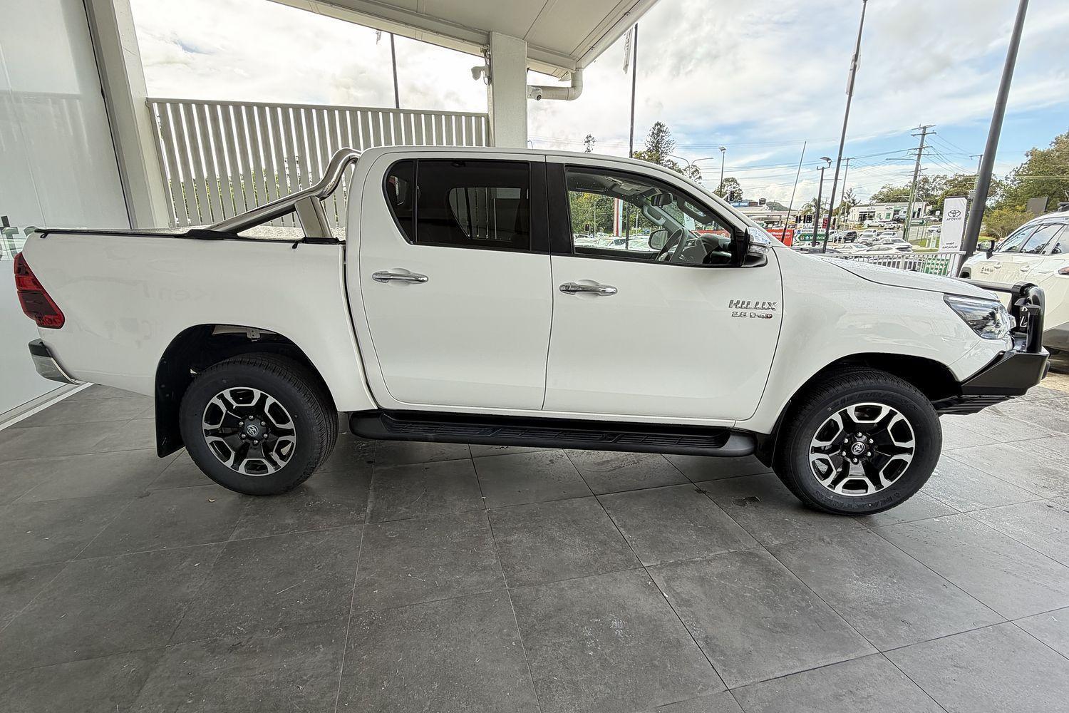 2021 Toyota Hilux SR5 in White