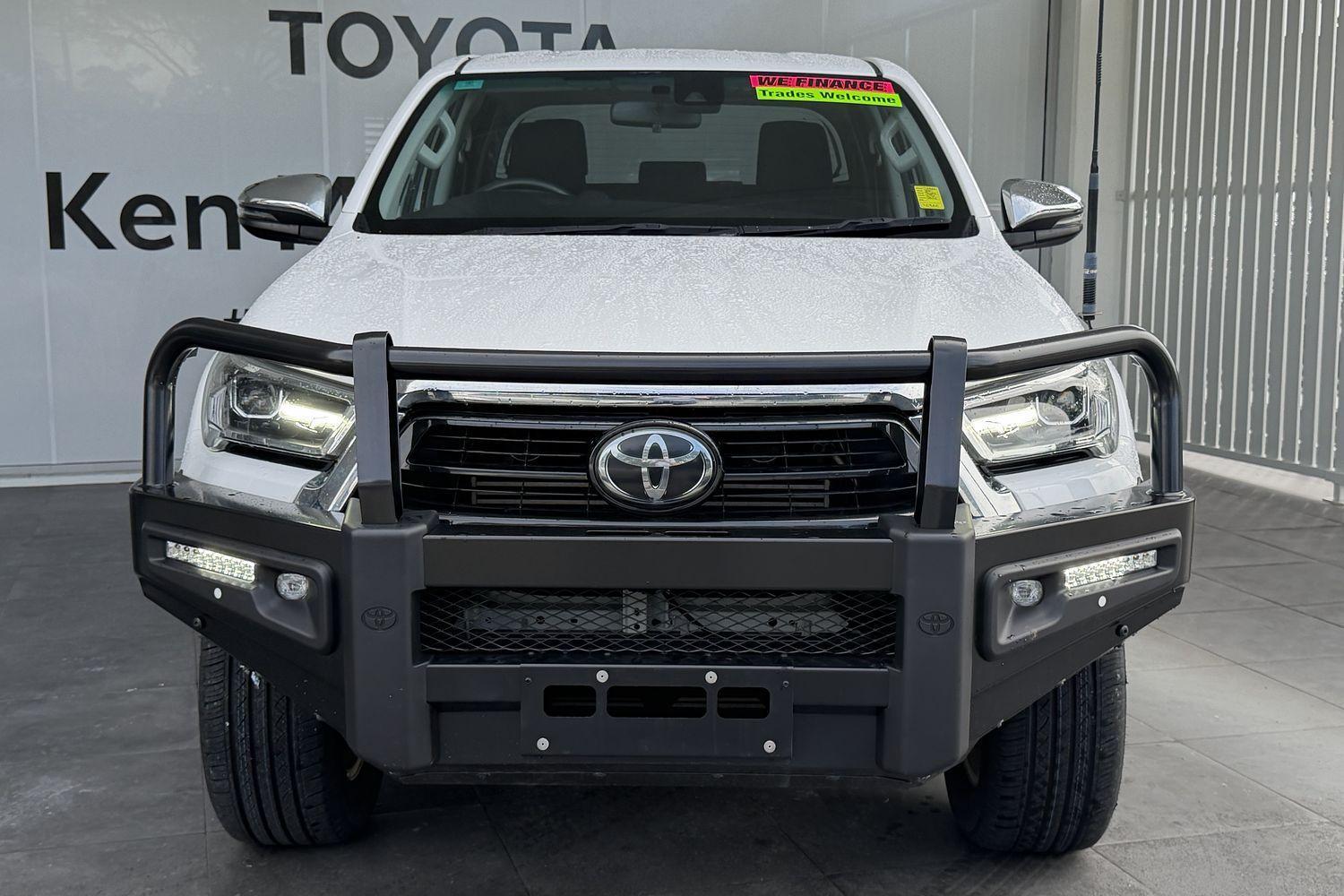 2021 Toyota Hilux SR5 in White