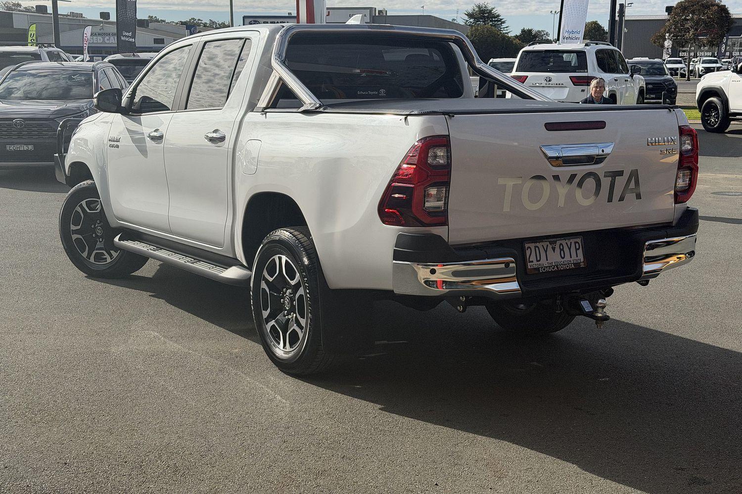 2023 Toyota Hilux SR5 in White