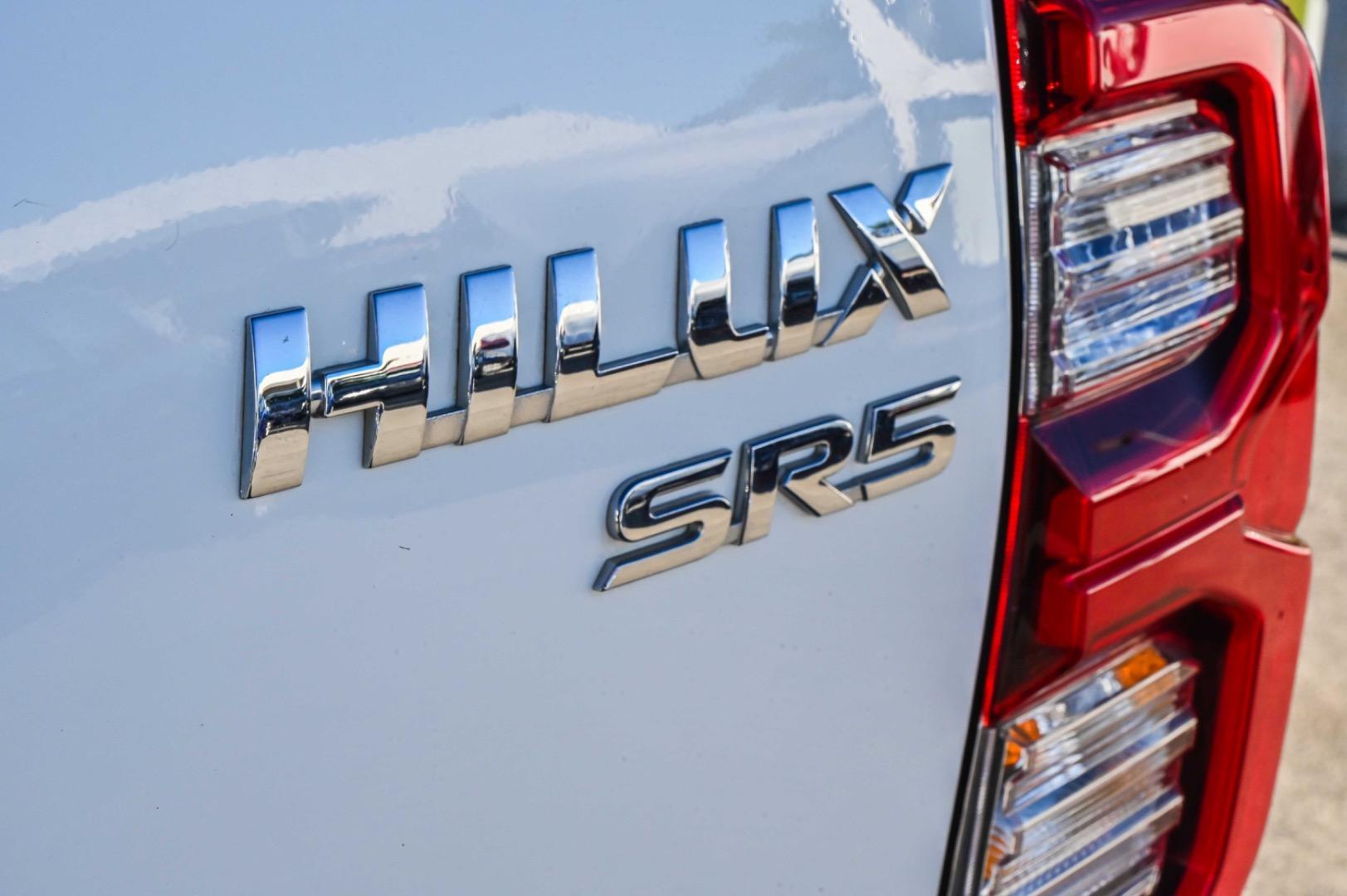 2023 Toyota Hilux SR5 in White