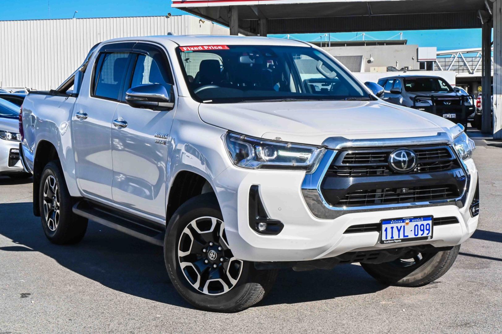 2023 Toyota Hilux SR5 in White
